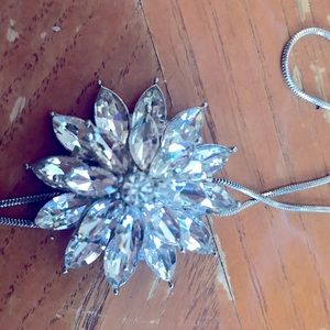 Blingy 3d star pendant with hanging drop gems